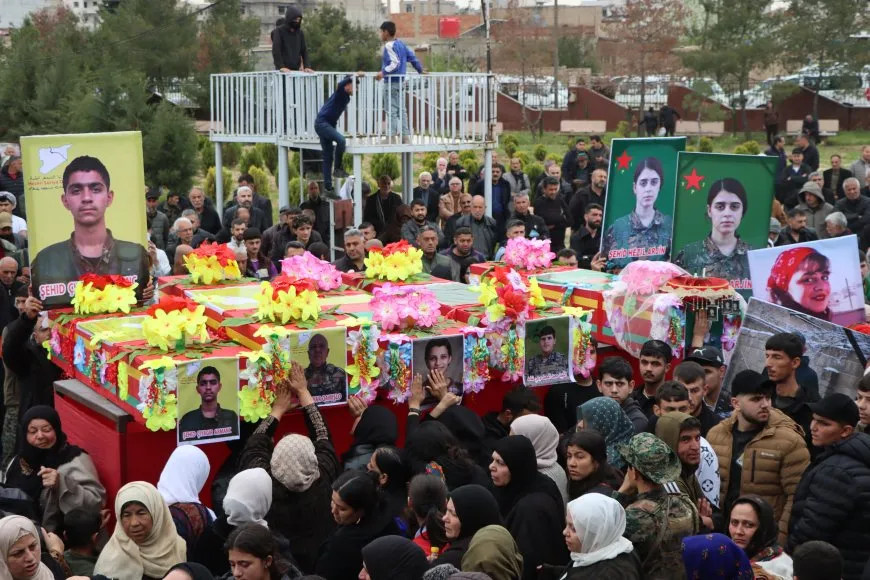 Li Qamişloyê 5 şehîd hatin oxirkirin û merasîma xiyabî ya 8 şehîdan pêk hat