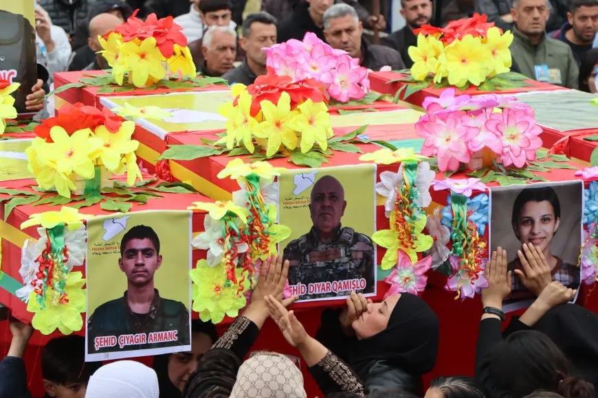 Li Qamişloyê 5 şehîd hatin oxirkirin û merasîma xiyabî ya 8 şehîdan pêk hat