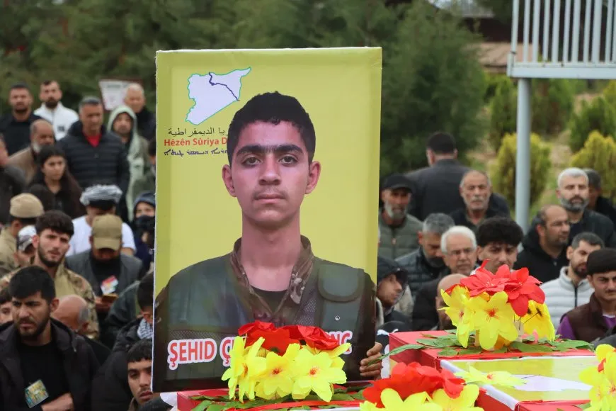 Li Qamişloyê 5 şehîd hatin oxirkirin û merasîma xiyabî ya 8 şehîdan pêk hat