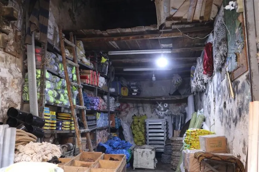 Di kolaneke biçûk de dîroka bazirganiyê