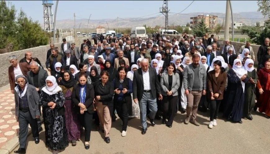 Bi girseyî sersaxî dan mabata şehîd Seîd Tolhidan