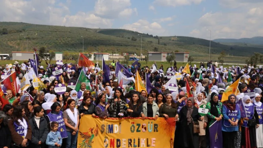 Li Gemlîkê jinan banga azadiya fizîkî ya Rêber Apo kir