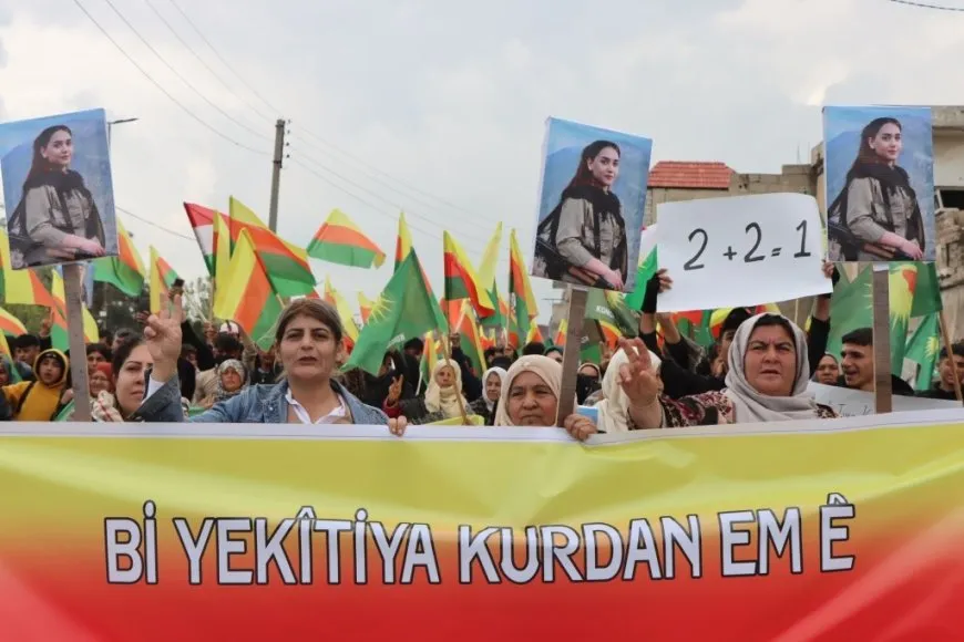 Li Kobanê meşa li dijî êrişan
