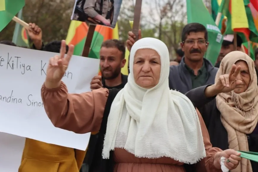 Li Kobanê meşa li dijî êrişan