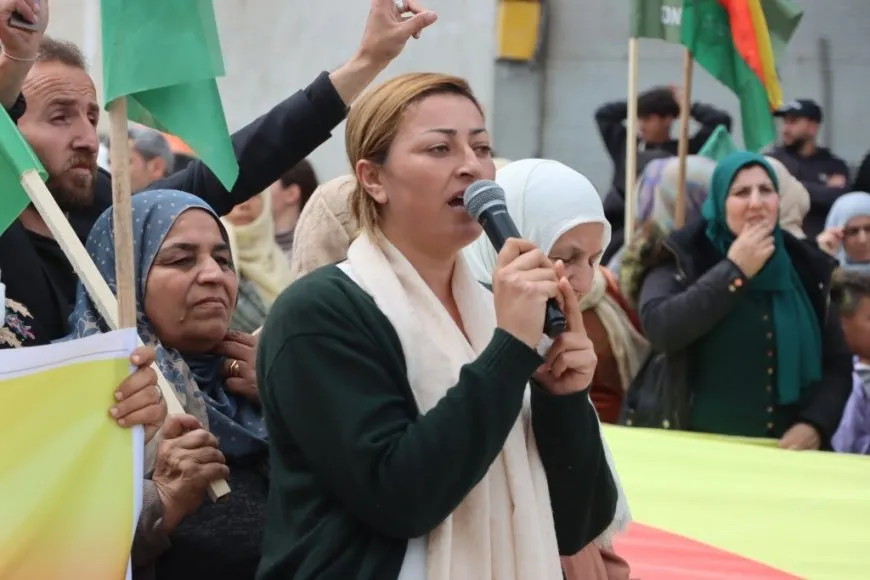 Li Kobanê meşa li dijî êrişan