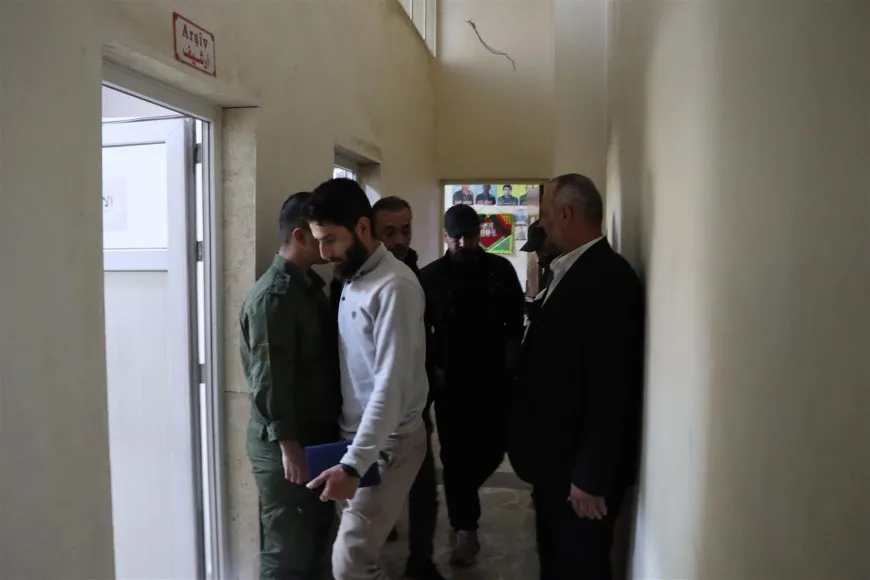 Şandeyek hikumeta demkî serdana girtîgeha Dêrikê kir