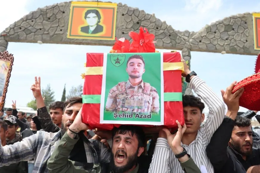 Li Kobanê merasîma 4 şehîdan pêk hat