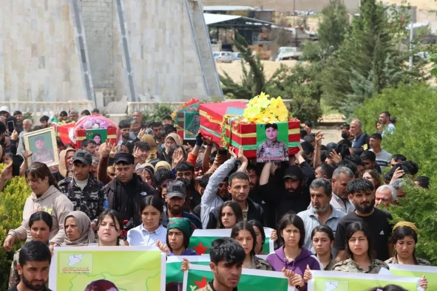 Li Kobanê merasîma 4 şehîdan pêk hat