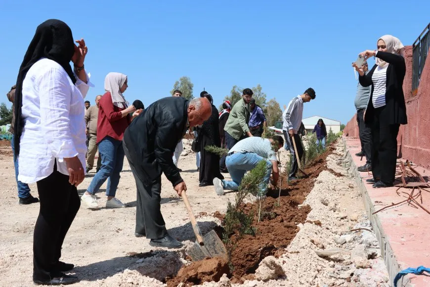 150 dar li Pakrewangeha Şehîd Delîl Sarûxan hatin çandin