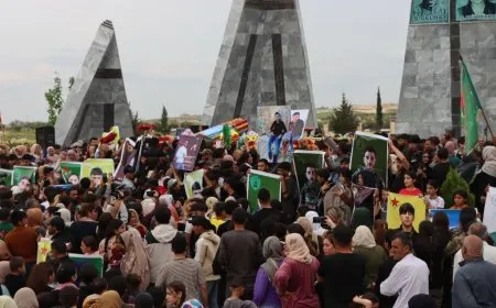 Şêniyên Kobanê cenazeyê 7 cangoriyên azadiyê oxir kirin
