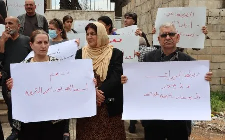 Gel û partiyên siyasî ji ber rewşa xirab a aborî derketin