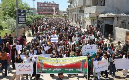 Şêniyên Kobanê bi meşekê hewldanên guhertina navan şermezar kir