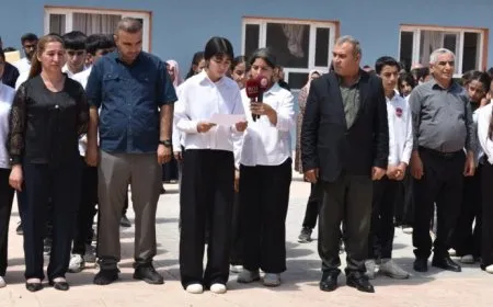 Li Mexmûrê rakirina nivîsên Kurdî li ser tabeleyan hat şermezarkirin