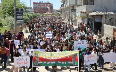 Şêniyên Kobanê nerazîbûn nîşanî hewldanên hikumeta demkî dan