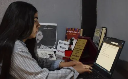 Şoreşa Rojava rê li pêşiya nivîskar Fatma Murad vekir