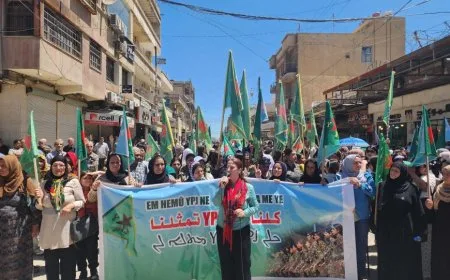 Li Qamişloyê gel ji bo YPJ‘ê dimeşe