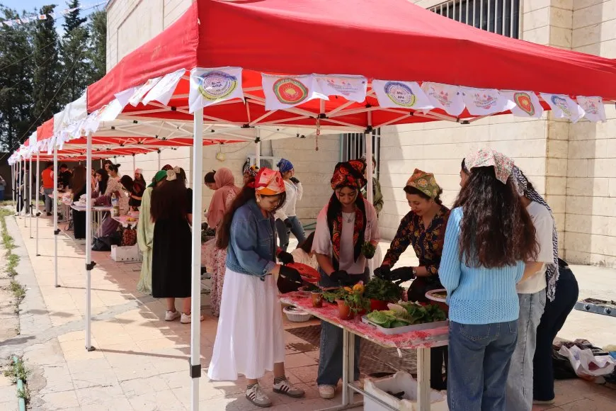 Festîvala Biharê ya Xwendekarên Zanîngeha Rojava dest pê kir