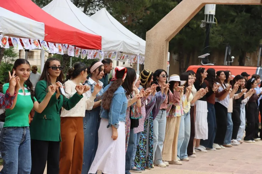 Festîvala Biharê ya Xwendekarên Zanîngeha Rojava dest pê kir