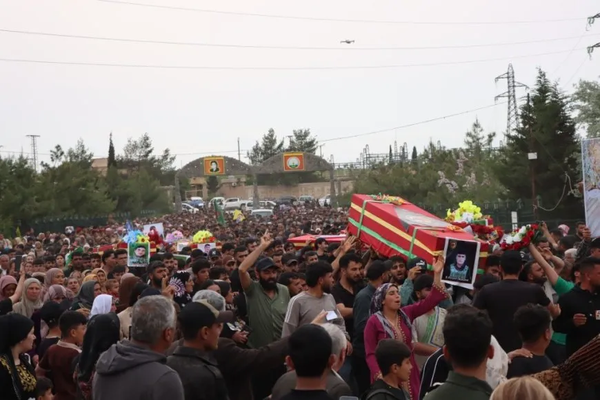 Şêniyên Kobanê cenazeyê 7 cangoriyên azadiyê oxir kirin
