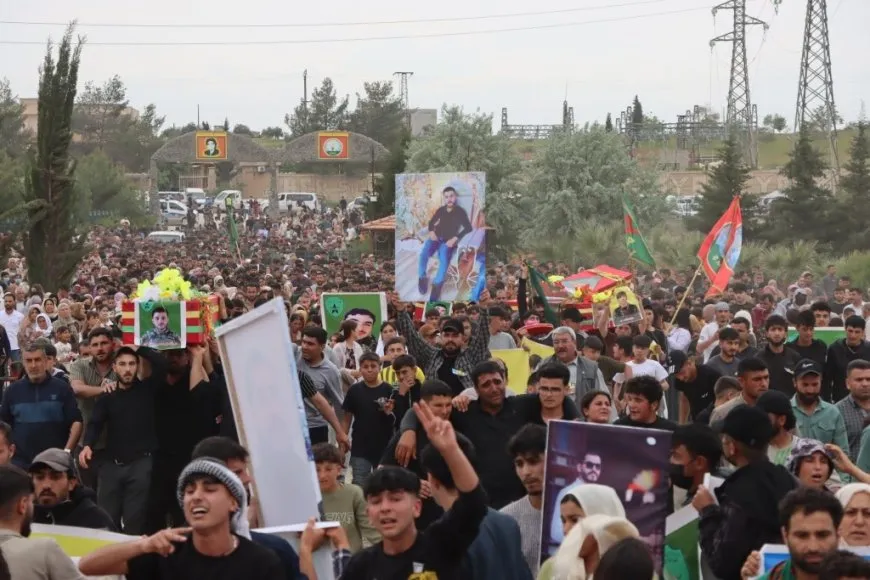 Şêniyên Kobanê cenazeyê 7 cangoriyên azadiyê oxir kirin