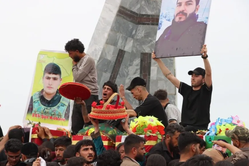 Şêniyên Kobanê cenazeyê 7 cangoriyên azadiyê oxir kirin
