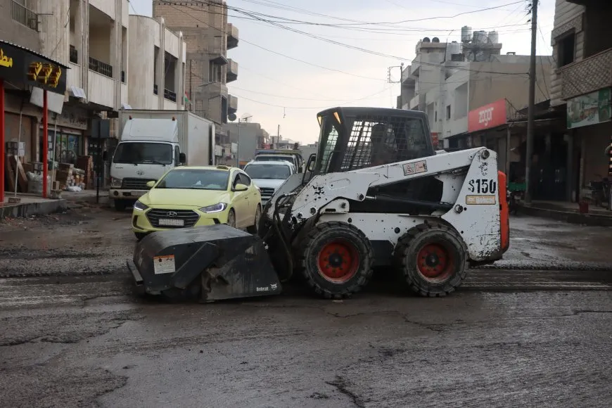 Şaredariya Qamişloyê dest bi ziftkirina rêyan kir