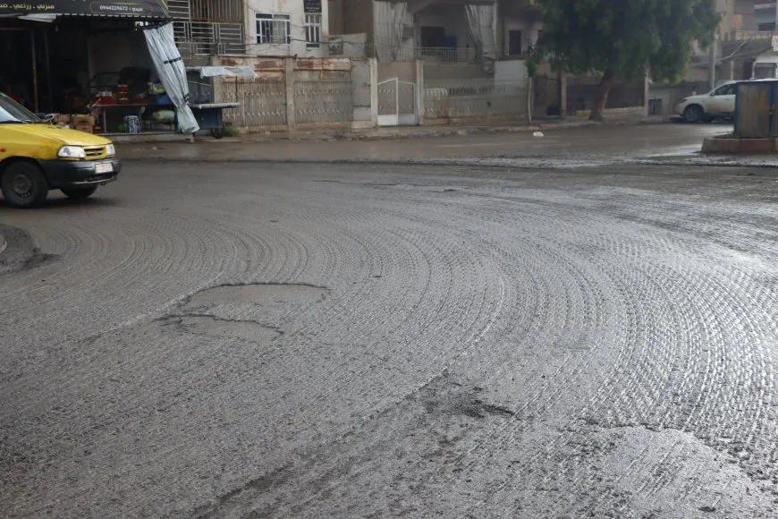 Şaredariya Qamişloyê dest bi ziftkirina rêyan kir