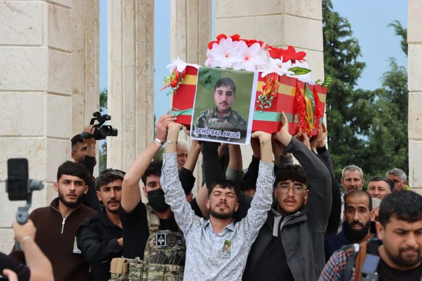 Xelkê Amûdê şehîd Baz oxir kir