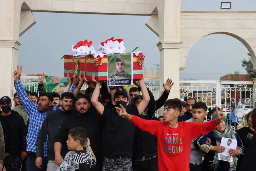 Xelkê Amûdê şehîd Baz oxir kir