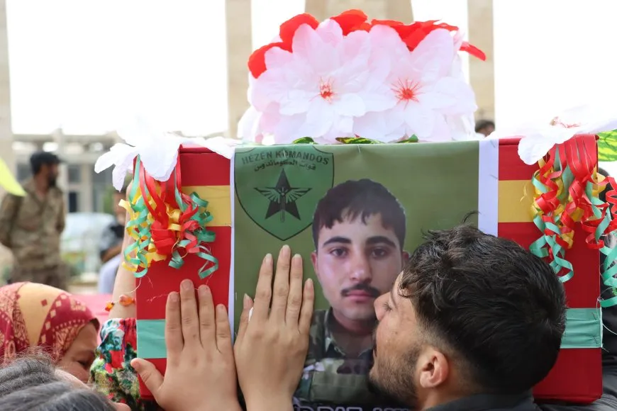 Xelkê Amûdê şehîd Baz oxir kir