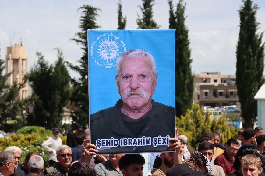 Li Amûdê merasîma 2 şehîdan hat lidarxistin