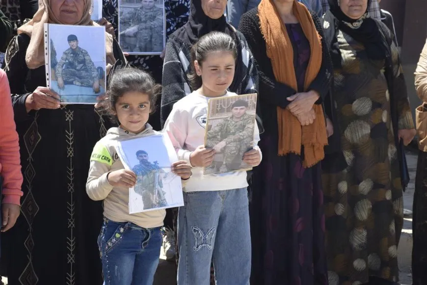 Malbatên dîlgirtiyan îro jî li qadan bûn