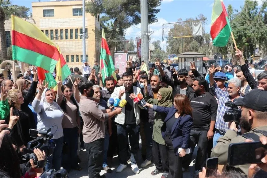 Li Hesekê li hember rakirina zimanê Kurdî ji ser tabloyê Qesra Edlî çalakî