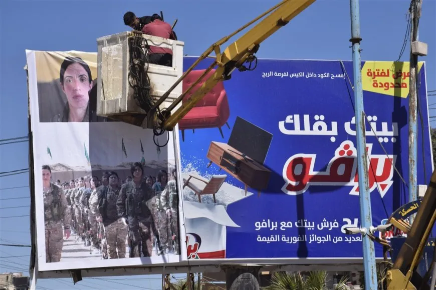 Wêneyên şehîdên YPJ'ê hatin daliqandin