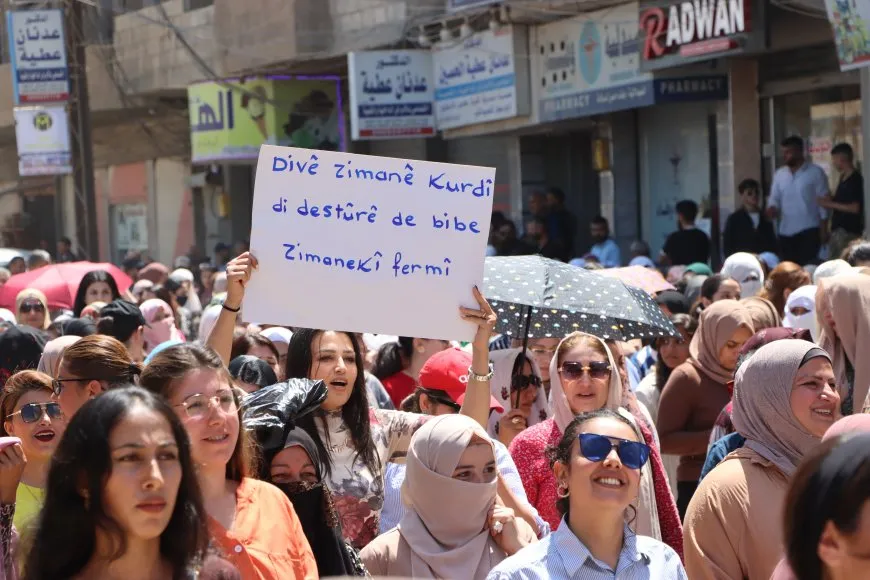 Gel ji bo zimanê Kurdî li qadan e