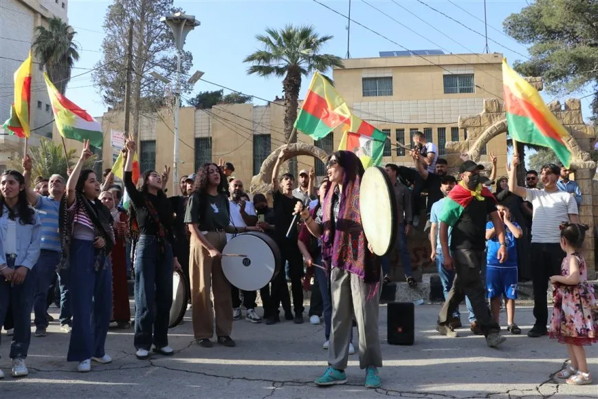 ˋDev ji biryara rakirina nivîsên bi Kurdî ji ser tabloyan berdinˊ