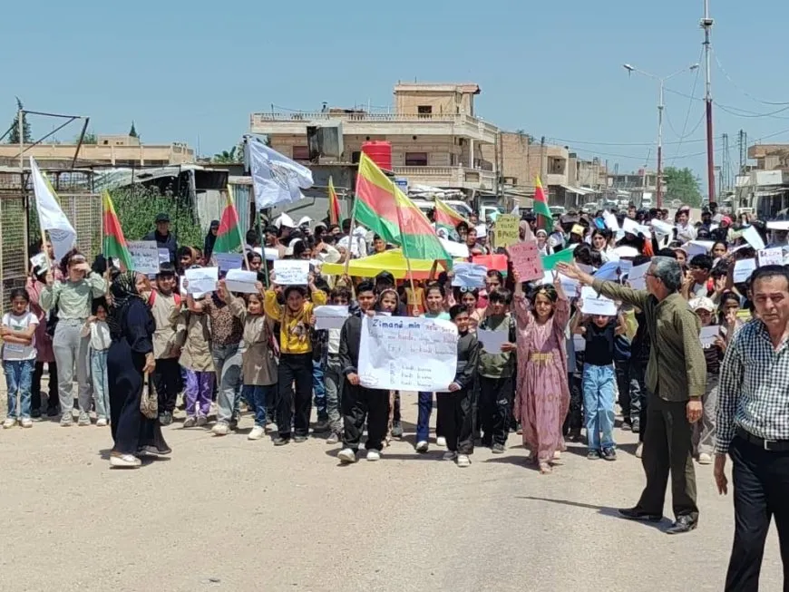 Xelkê Zirganê hewldanên tunekirina zimanê Kurdî şermezar kirin