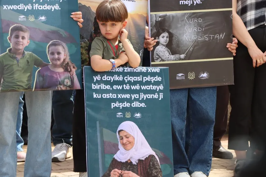 Bi boneya Cejna Zimanê Kurdî pêşangeheke pirtûkan hat vekirin