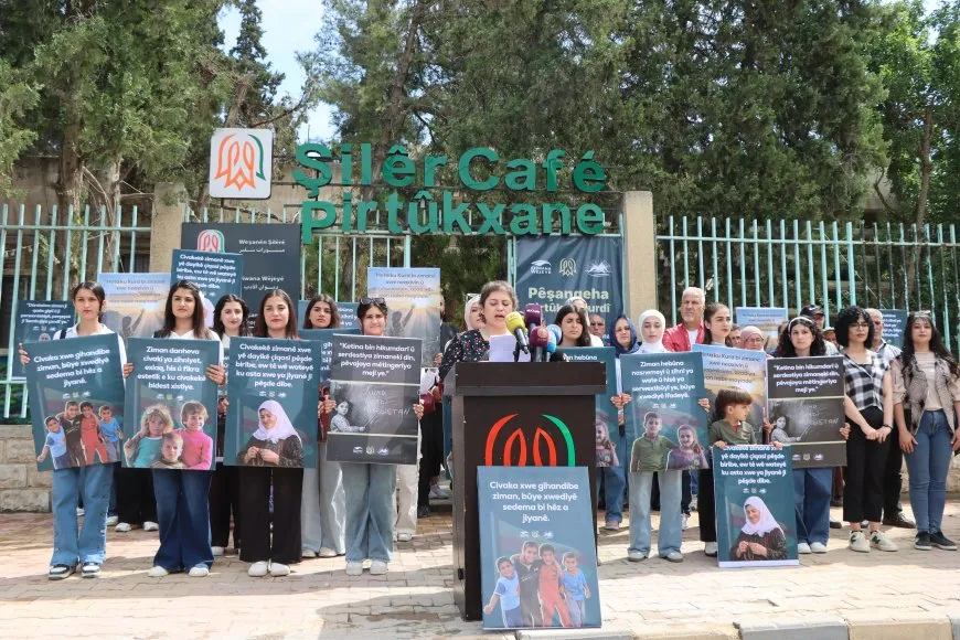 Bi boneya Cejna Zimanê Kurdî pêşangeheke pirtûkan hat vekirin