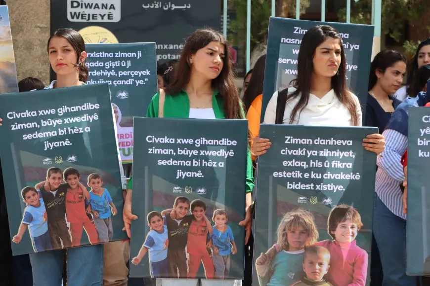 Bi boneya Cejna Zimanê Kurdî pêşangeheke pirtûkan hat vekirin