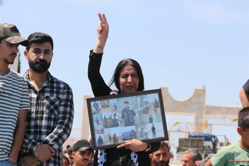 Şêniyên Dirbêsiyê şehîd Serbest spart axê