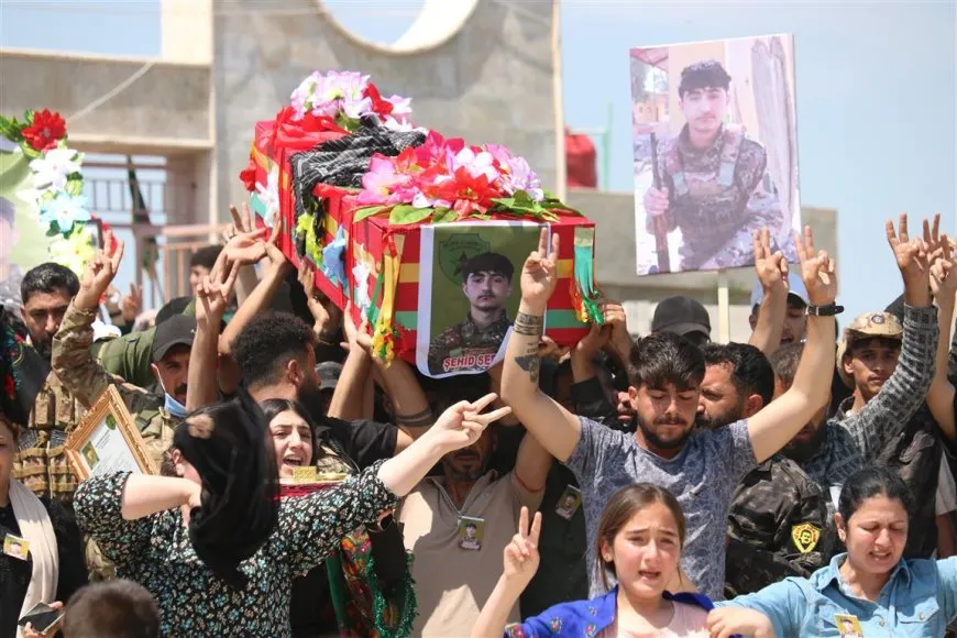 Şêniyên Dirbêsiyê şehîd Serbest spart axê
