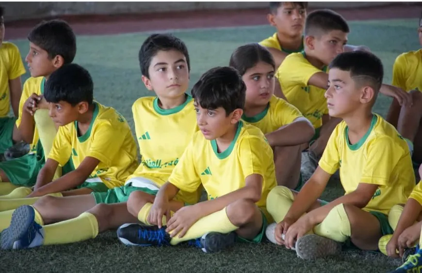 Dibistana Aryen nifşên nû hînî werzîşê dike