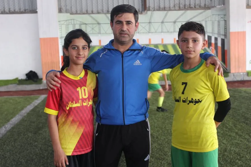 Dibistana Aryen nifşên nû hînî werzîşê dike