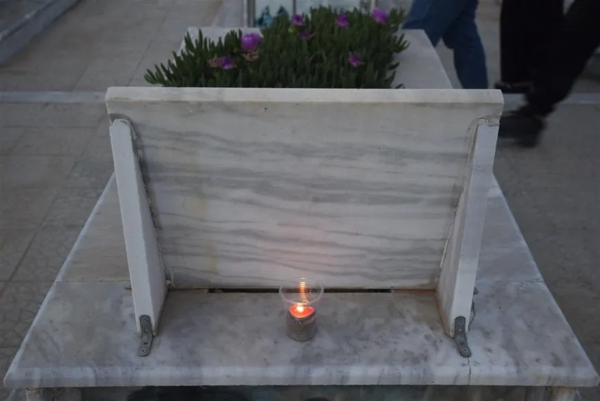 Bi boneya 15ˊê Gulanê mûm li ser gorên şehîdan hatin pêxistin