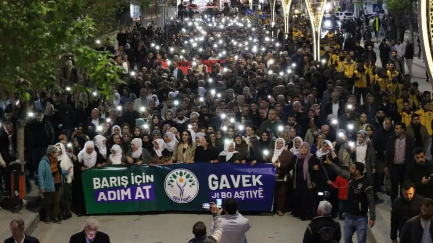 Li gelek bajarên bakurê Kurdistanê meşa 'Gavek ji bo Aştiyê'