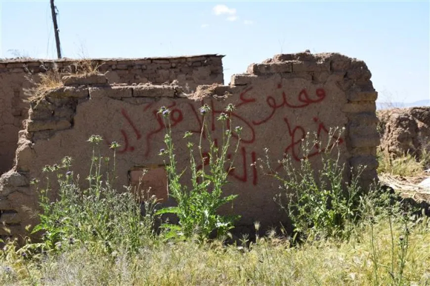 Şêniyên gundê Um El Kêf vedigerin warê xwe