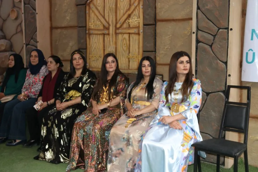 Mamosteyan bi boneya 15’ê Gulanê çalakiyek li dar xist