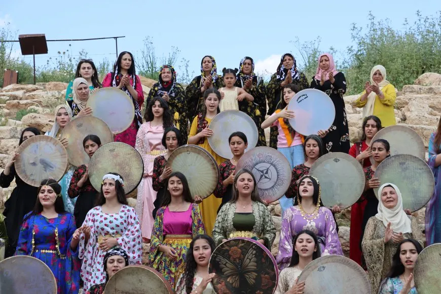 Tevgera Hîlala Zêrîn çalakiyek ji bo zimanê kurdî li dar xist