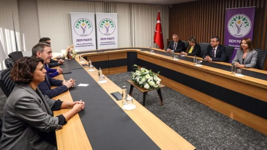 Sibe Ozgur Ozel bi DEM Partiyê re dicive